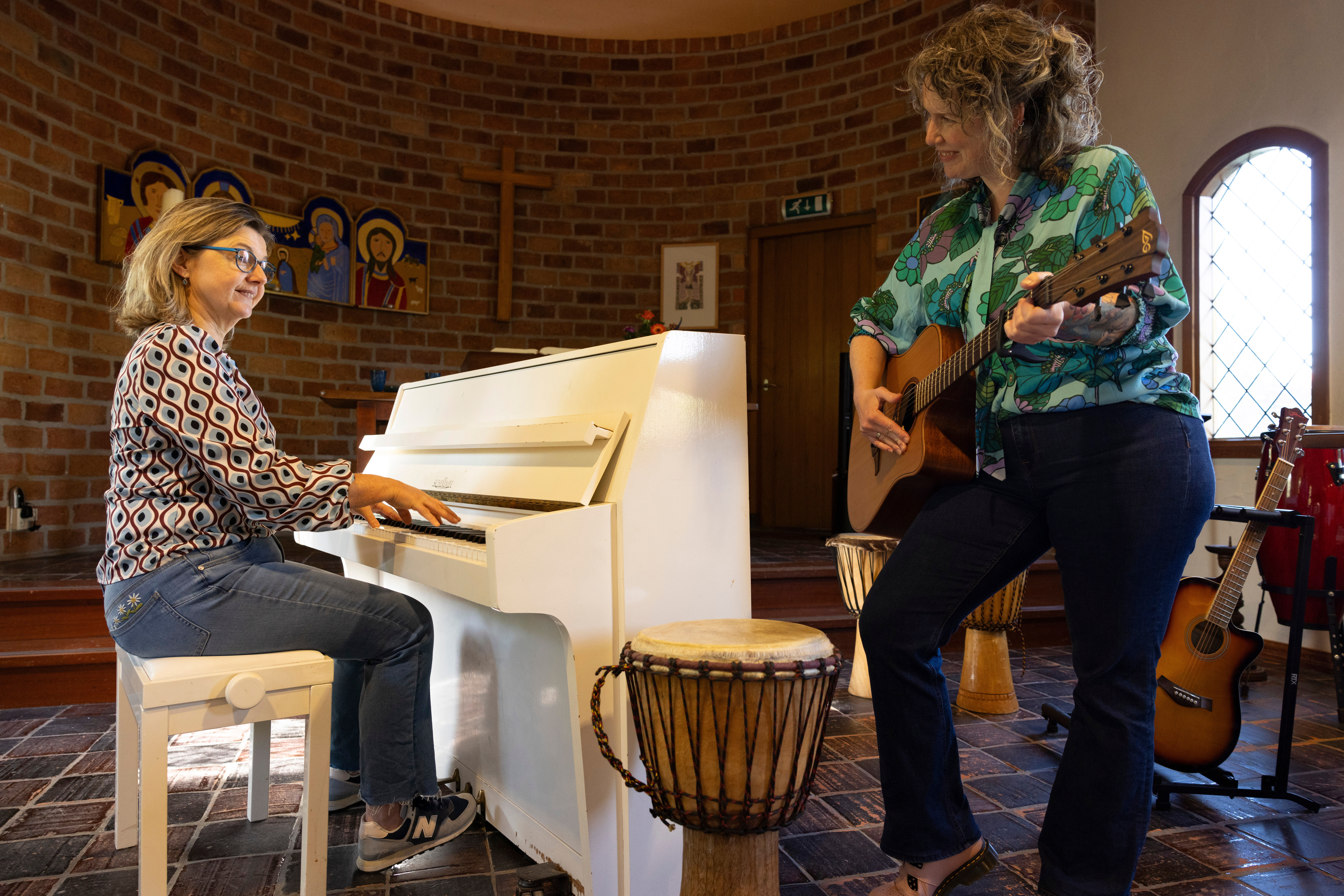 GG Net Muziekther Groepsbijeenkomst Piano en gitaar 039 HR
